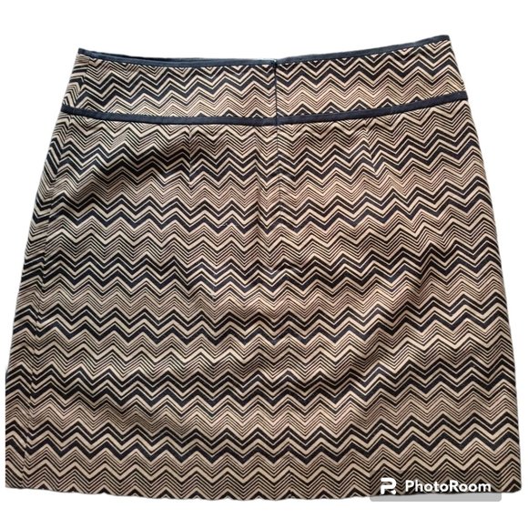 US4🌺Mini Skirt Pencil Lined Black Brown Chevron  Business Casual - Picture 2 of 8